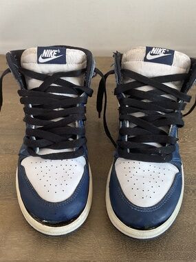 Navy blue Jordan 1